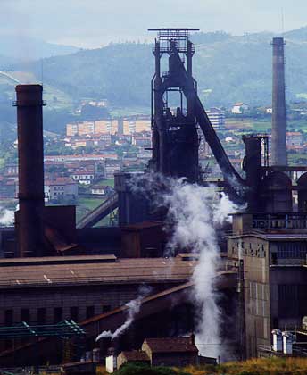 ДОМЕННАЯ ПЕЧЬ в Авилесе (Испания).